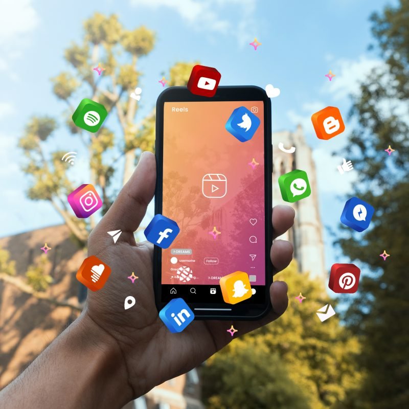 Sosial media kini jadi kanal utama komunikasi brand. Pelajari kenapa penting untuk bisnis & bagaimana Digitalk Creative bantu Anda bersaing secara digital.